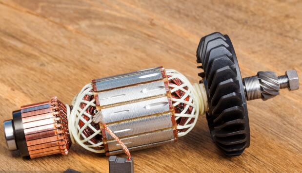 電壓與電機扭矩的關(guān)系，詳解電壓對電機扭矩的影響